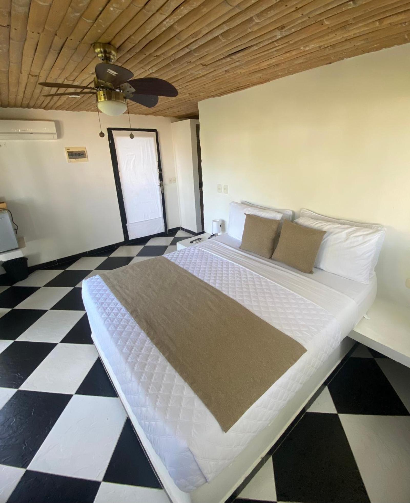 Hotel Akela Gaira *